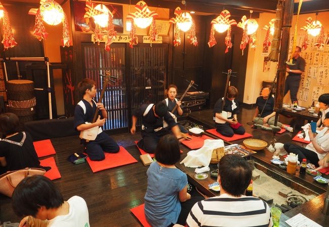 Tsugaru-jamisen at an izakaya pub