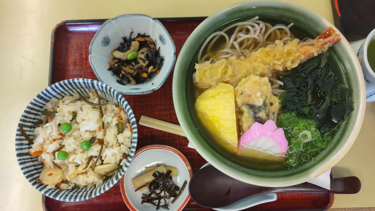 Eating Soba at The End of The Year 