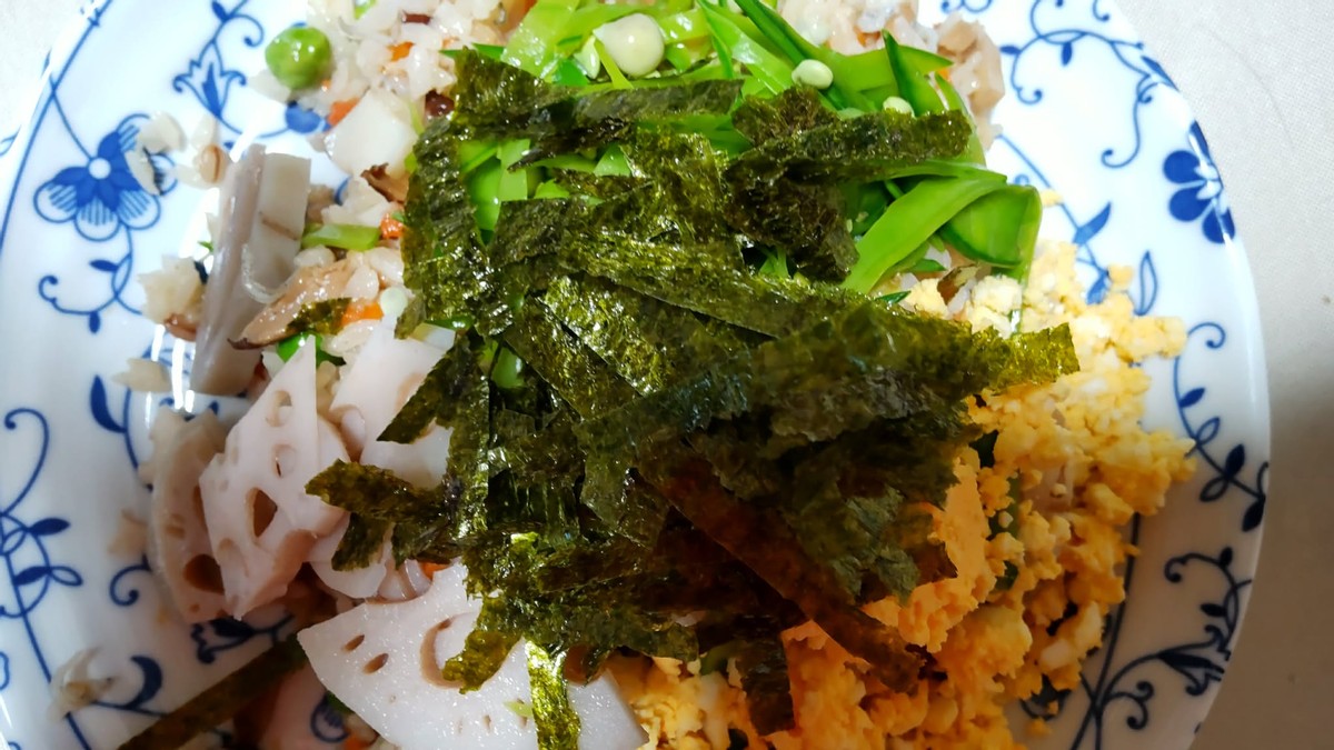 Chirashi-zushi