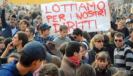 Due studenti alla manifestazione